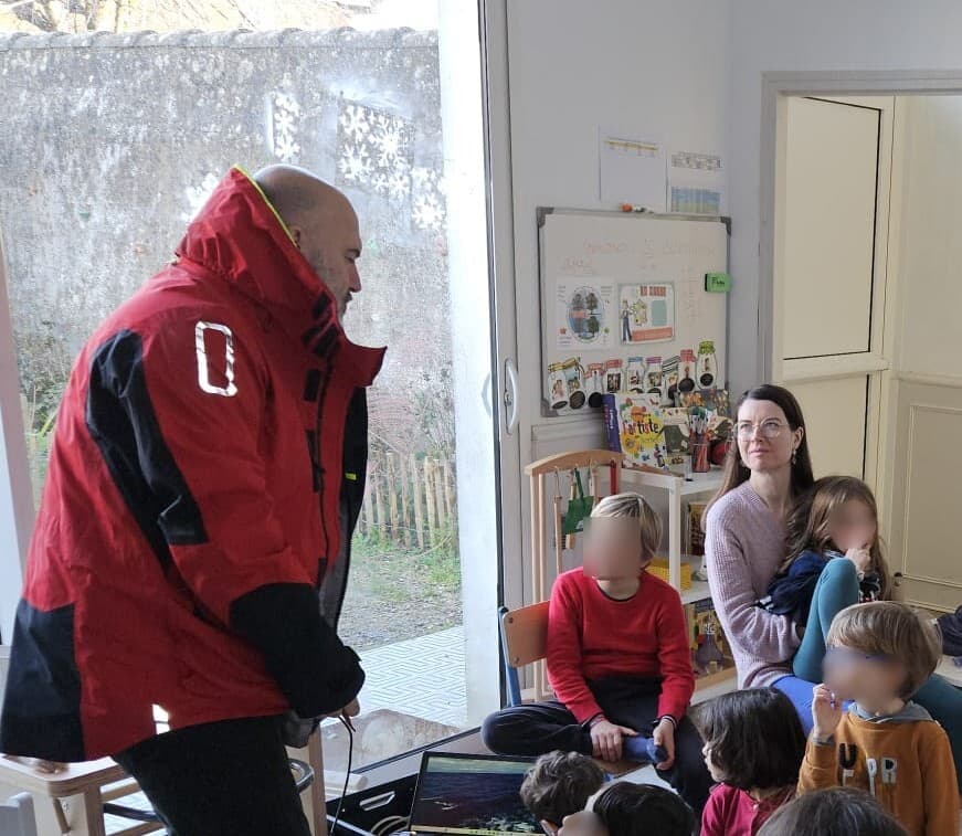 Intervenant invité en classe pour un temps d'échange